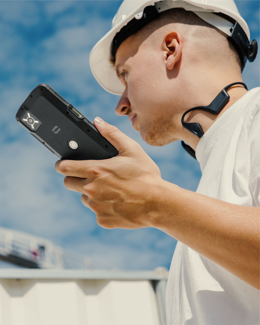 Smartphone PTT: professional walkie-talkie instant communication ...