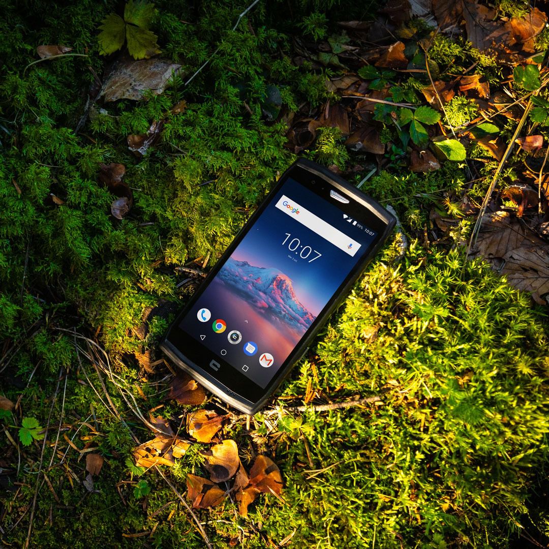 Téléphone portable Crosscall dans nature