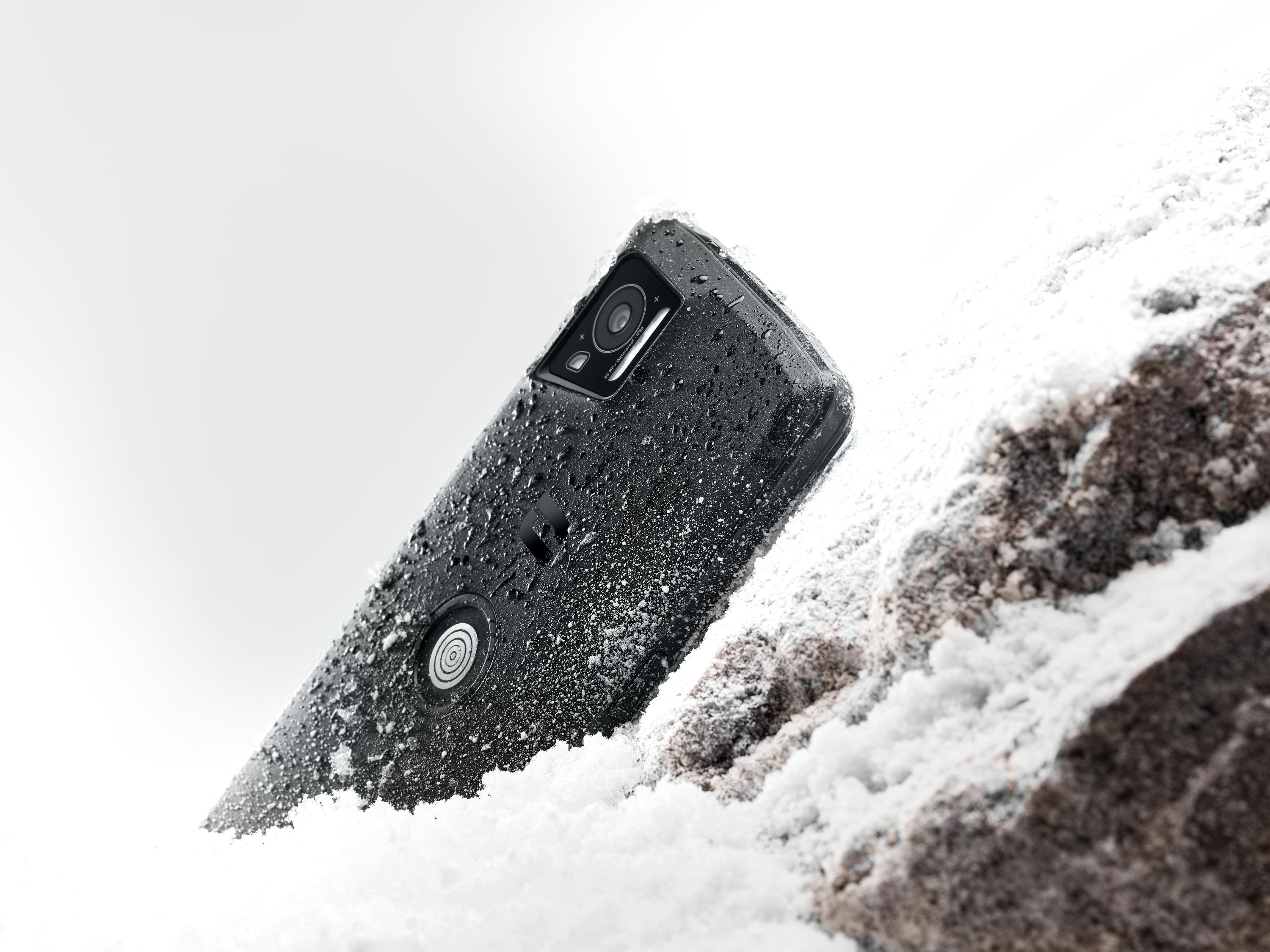 Smartphone Crosscall STELLAR-M6 dans la neige
