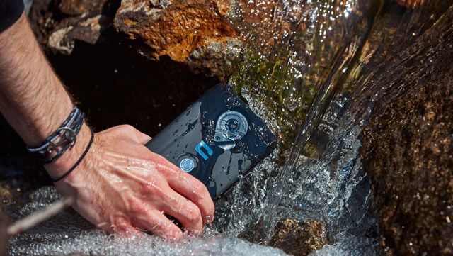 Smartphone Crosscall water outdoor