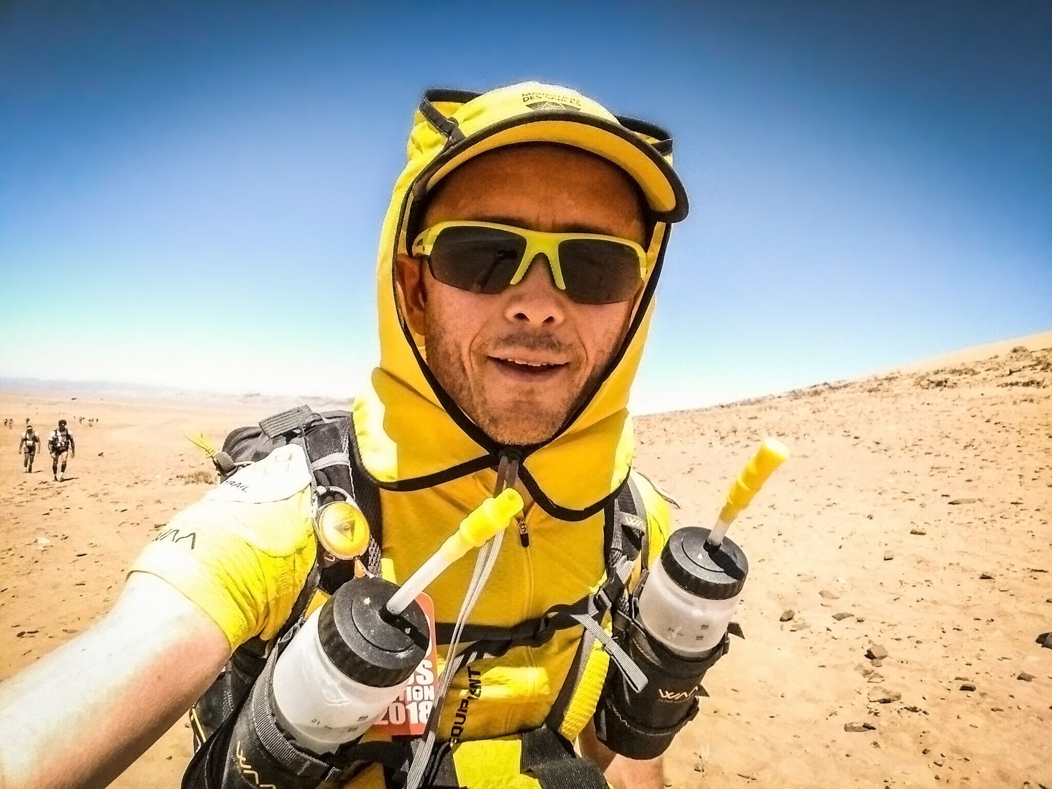 selfie Christophe Le Boulanger avec smartphone Crosscall pendant Marathon des sables