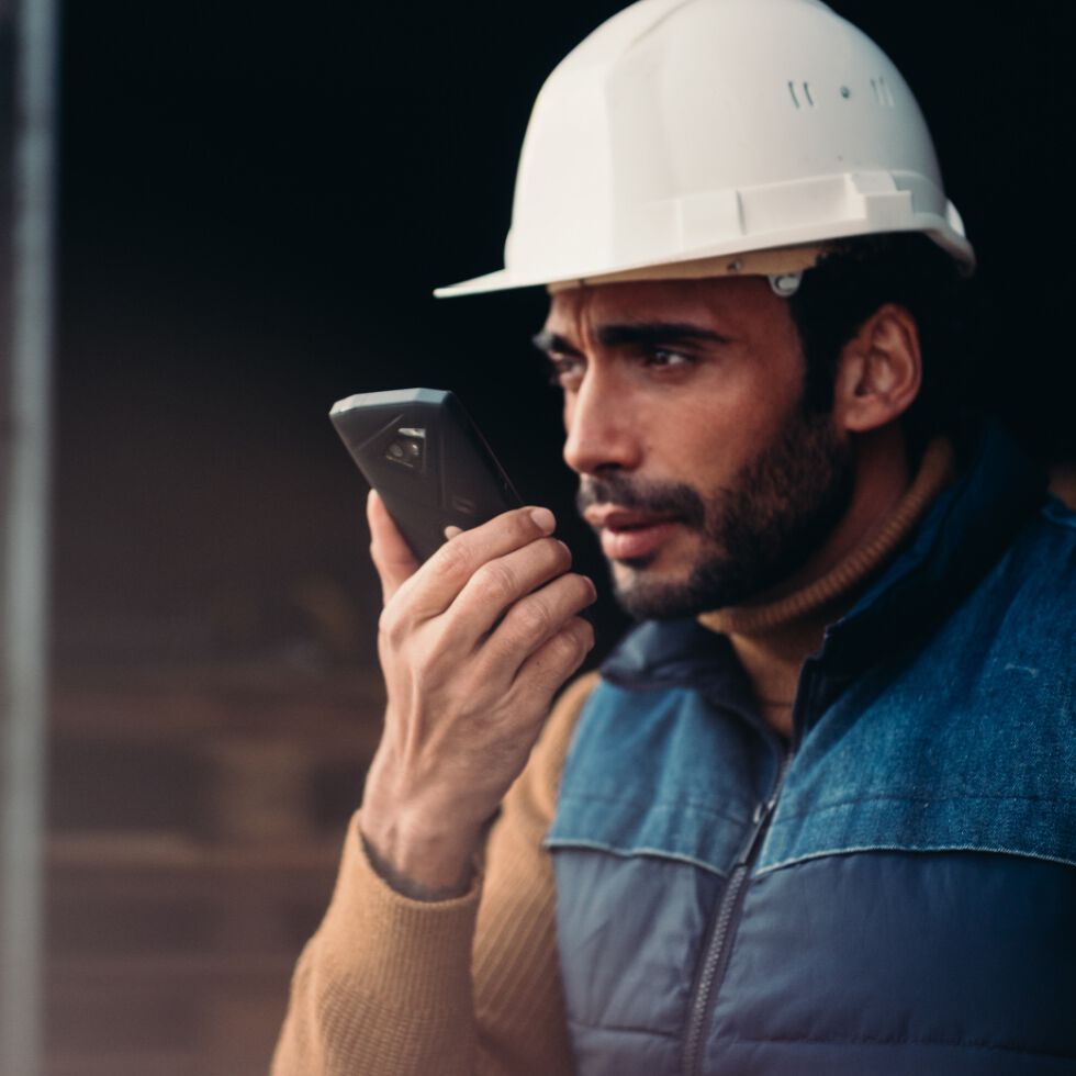 Téléphone double sim de chantier avec fonction talkie walkie 