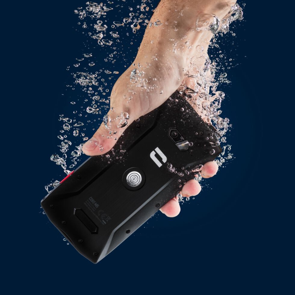 Smartphone CORE-M5 Croscall test immersion sous l'eau