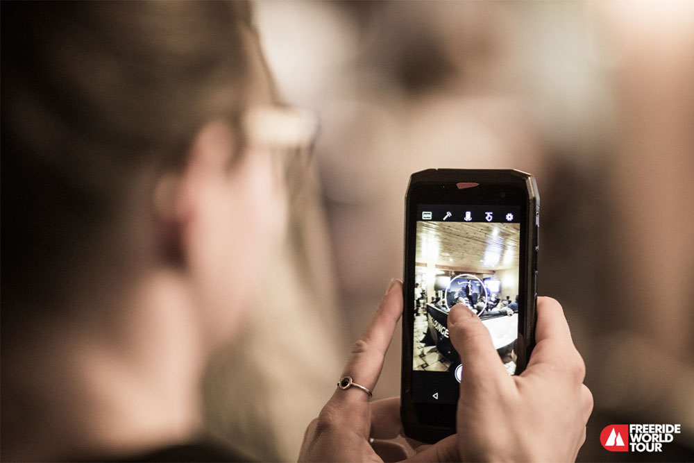 women take pictures with smartphone Crosscall