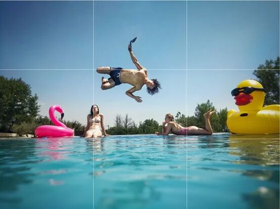 Cadrage photo saut dans une piscine