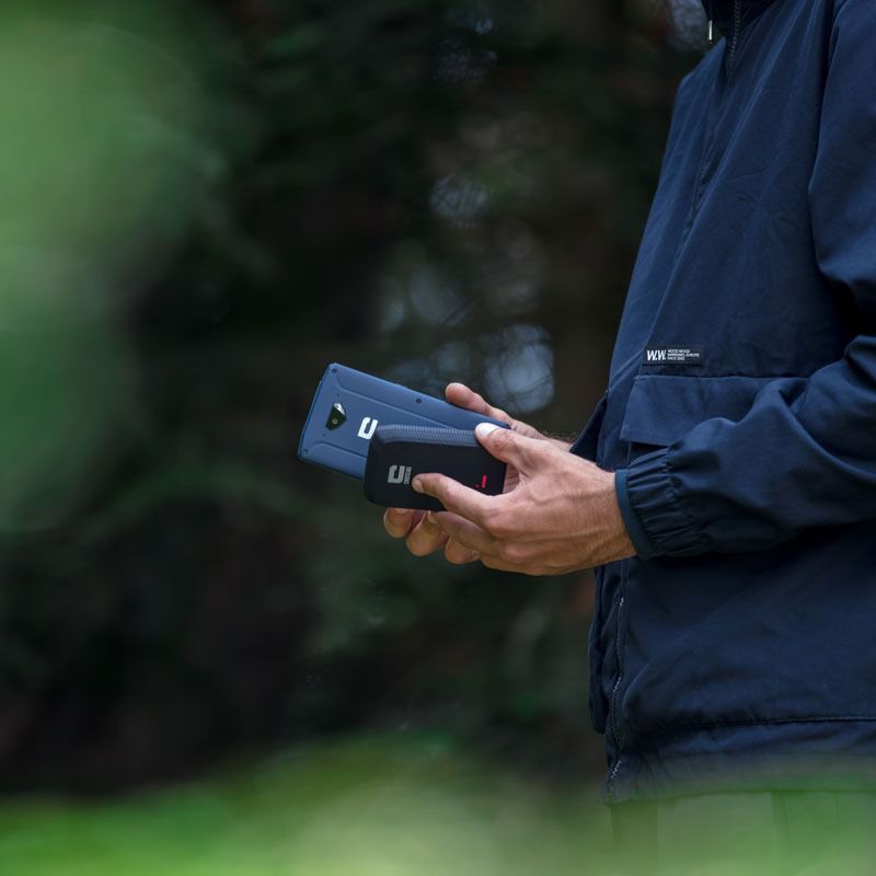 Utilisation outdoor smartphone Crosscall et sa batterie externe